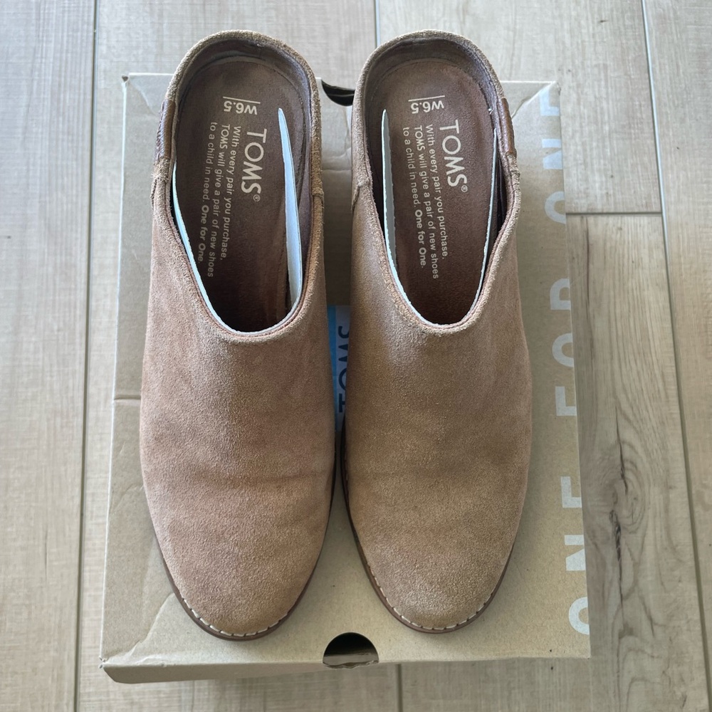 EUC TOM Leila Mule Toffee Suede 6.5